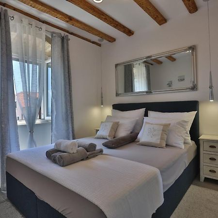 Apartments Angela With Old Town View Сплит Екстериор снимка