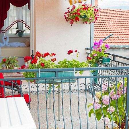 Apartments Angela With Old Town View Сплит Екстериор снимка
