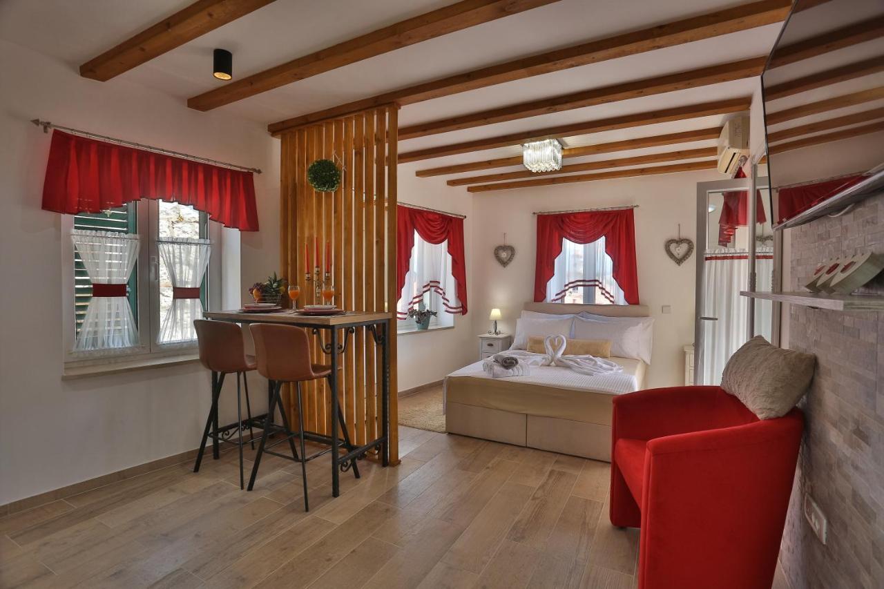 Apartments Angela With Old Town View Сплит Екстериор снимка