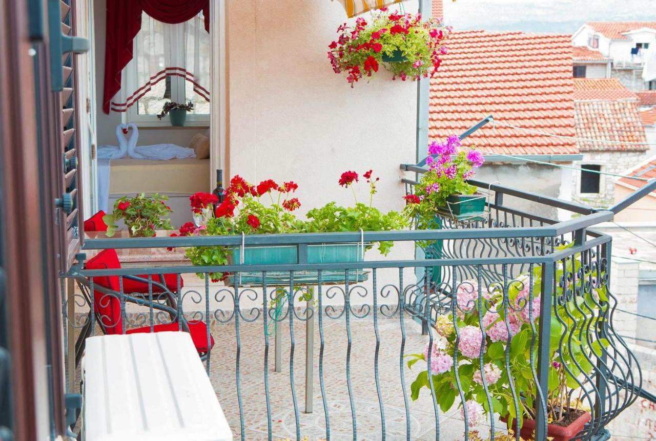 Apartments Angela With Old Town View Сплит Екстериор снимка