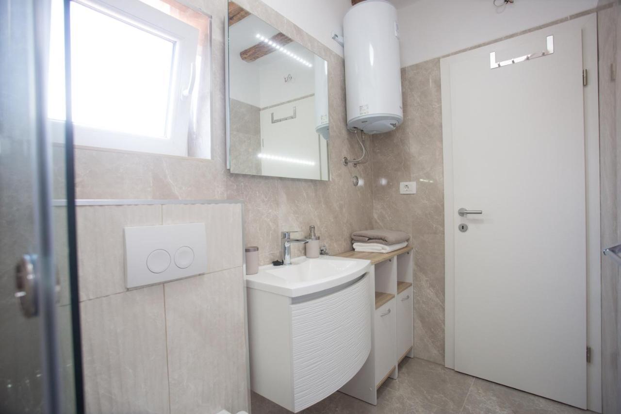 Apartments Angela With Old Town View Сплит Екстериор снимка