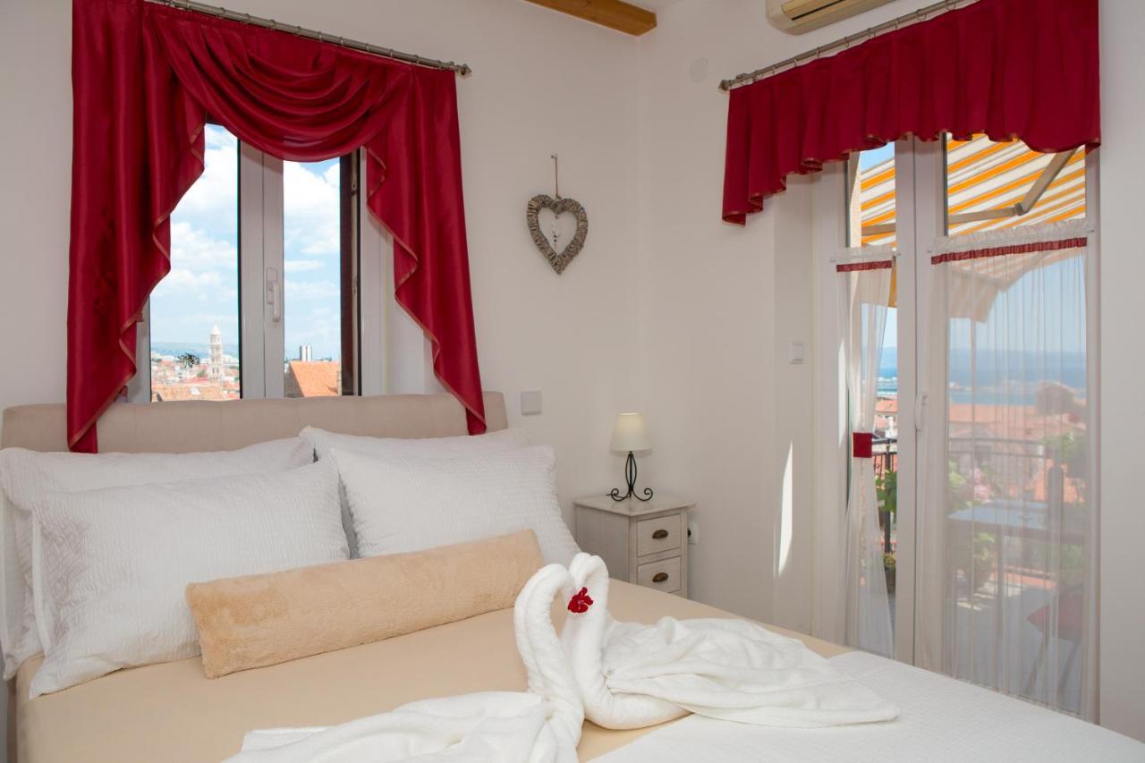 Apartments Angela With Old Town View Сплит Екстериор снимка