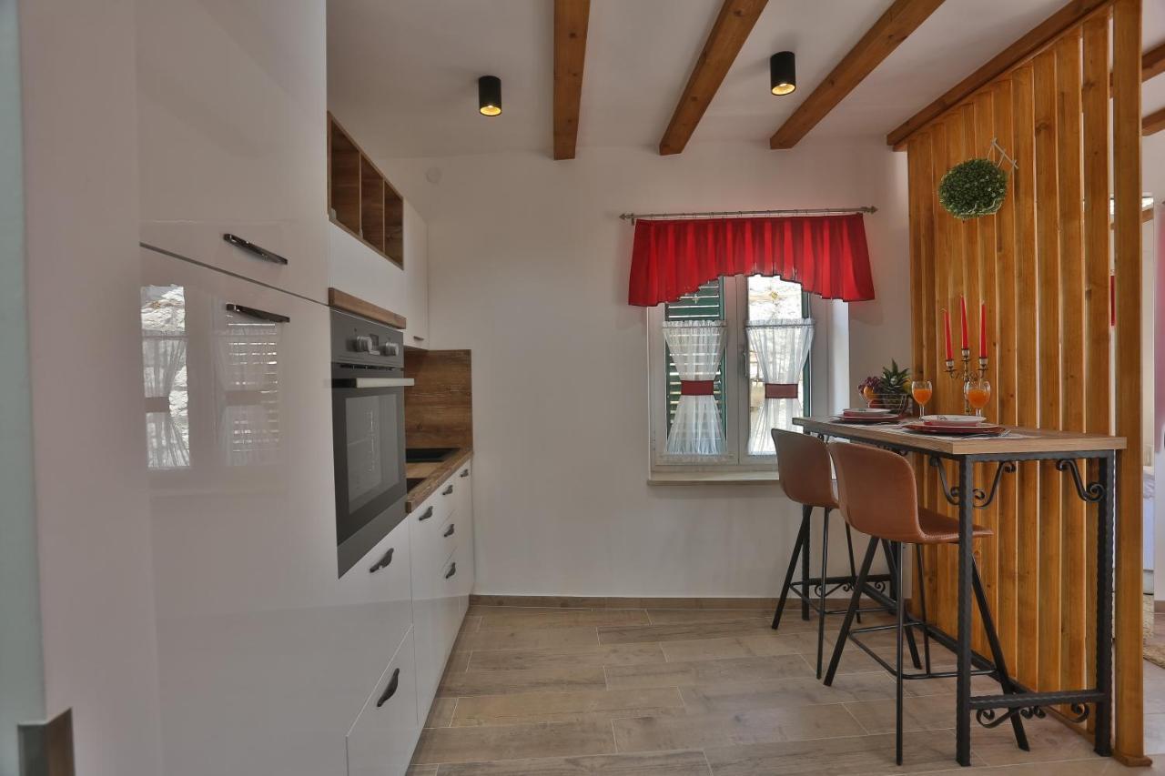 Apartments Angela With Old Town View Сплит Екстериор снимка